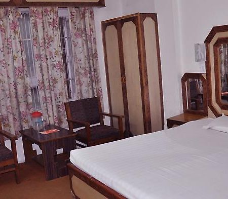 Hotel Rajdoot Shimla Buitenkant foto