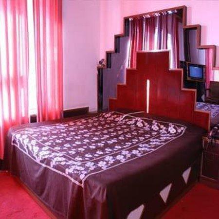 Hotel Rajdoot Shimla Buitenkant foto